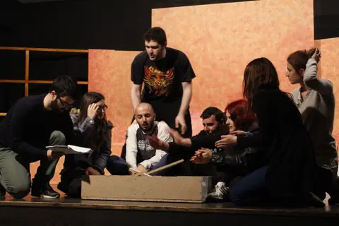 2014 Με τα δόντια · Πρόβες παρασκήνια