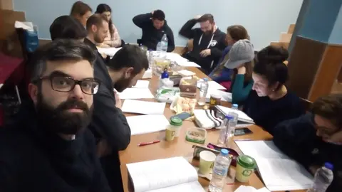 2019 Ηλιθιότητας εγκώμιο · Πρόβες παρασκήνια